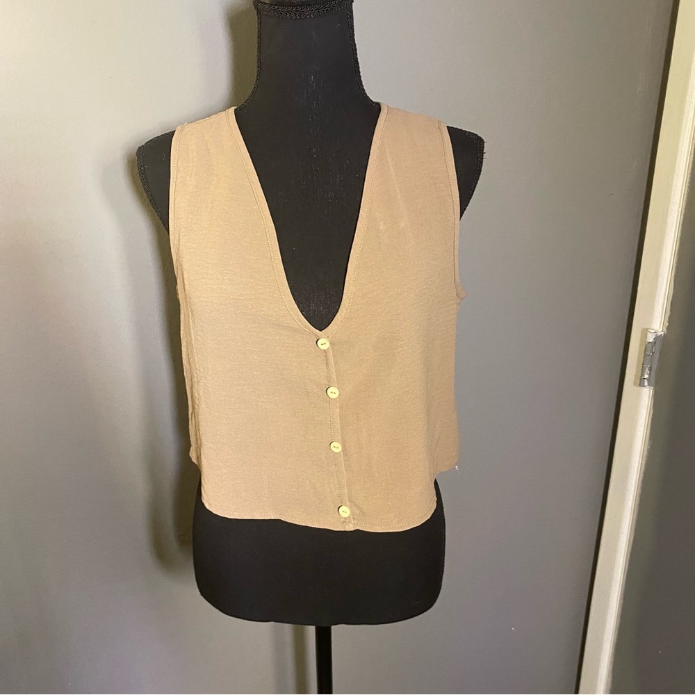 Women’s Crop Top by 21 Saints Size Large. Cute top, neutral color.